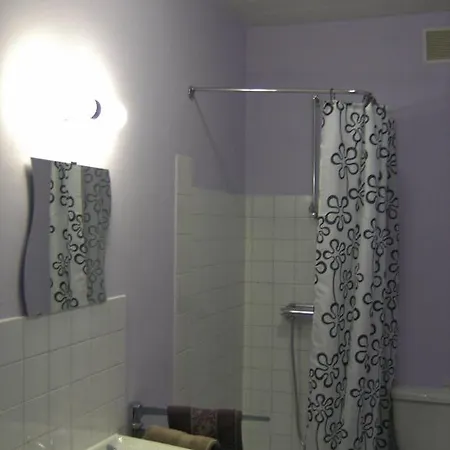 Les Petits Sentiers Hotel *