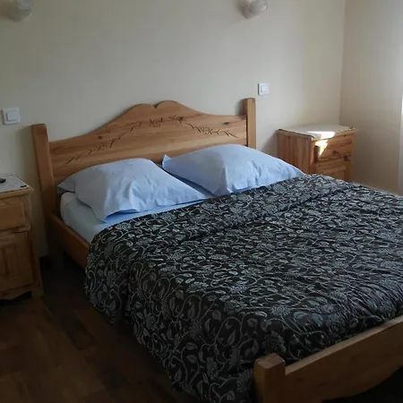 Les Petits Sentiers Hotel *