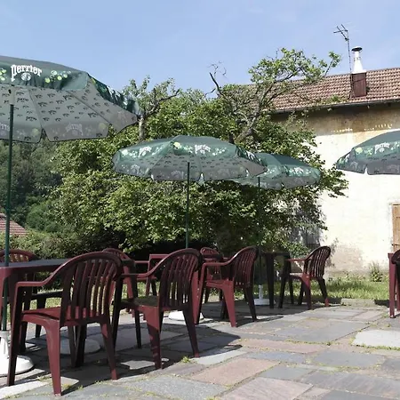 Les Petits Sentiers Hotel *