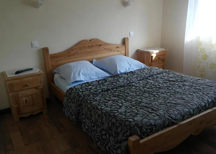 Les Petits Sentiers Hotel *