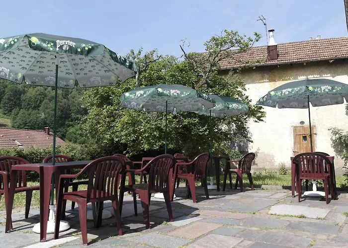 Les Petits Sentiers Hotel *